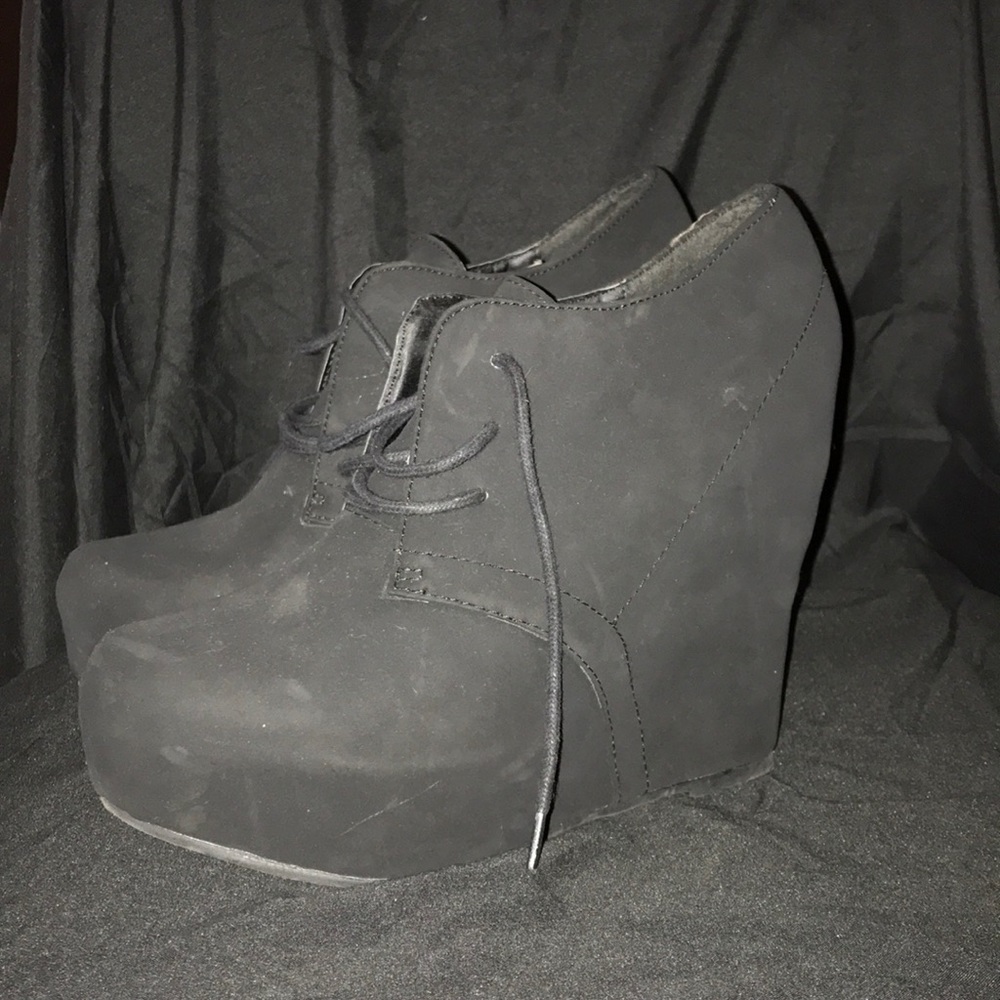 Charlotte ruse velvet wedges 8.5